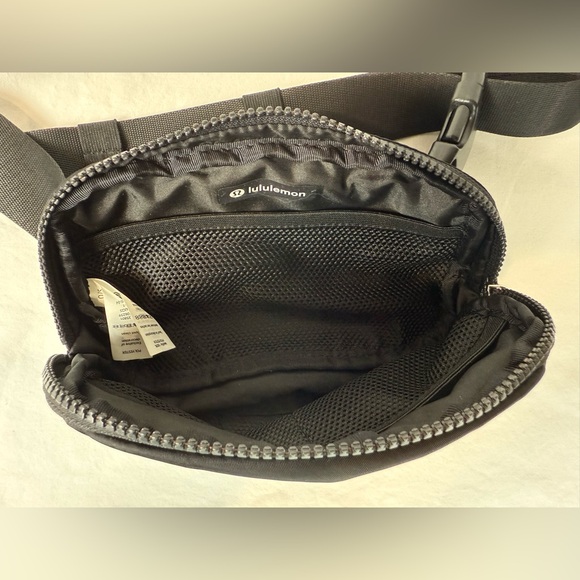 Lululemon everywhere crossbody bag - Picture 3 of 4